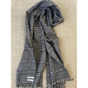 SOLD 

VTG Begg of Ayr 70% Cashmere 30% Wool Plaid Scarf Made in Scotland Preppy